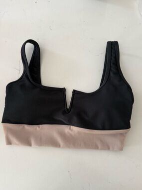 LainSnow Two-Tone V-top Sports Bra - Black & Taupe